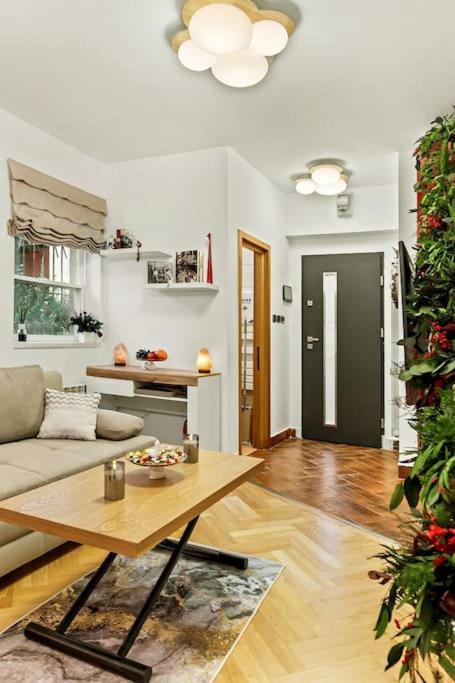 Casa De Povesti - Calea Victoriei Apartment Bucharest Luaran gambar
