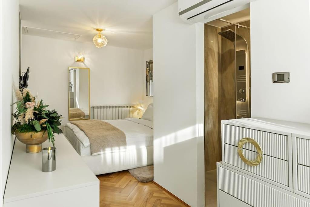Casa De Povesti - Calea Victoriei Apartment Bucharest Luaran gambar
