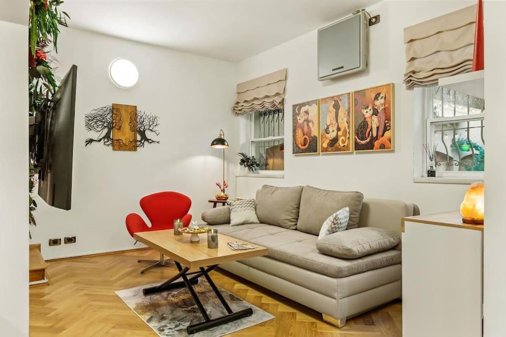 Casa De Povesti - Calea Victoriei Apartment Bucharest Luaran gambar
